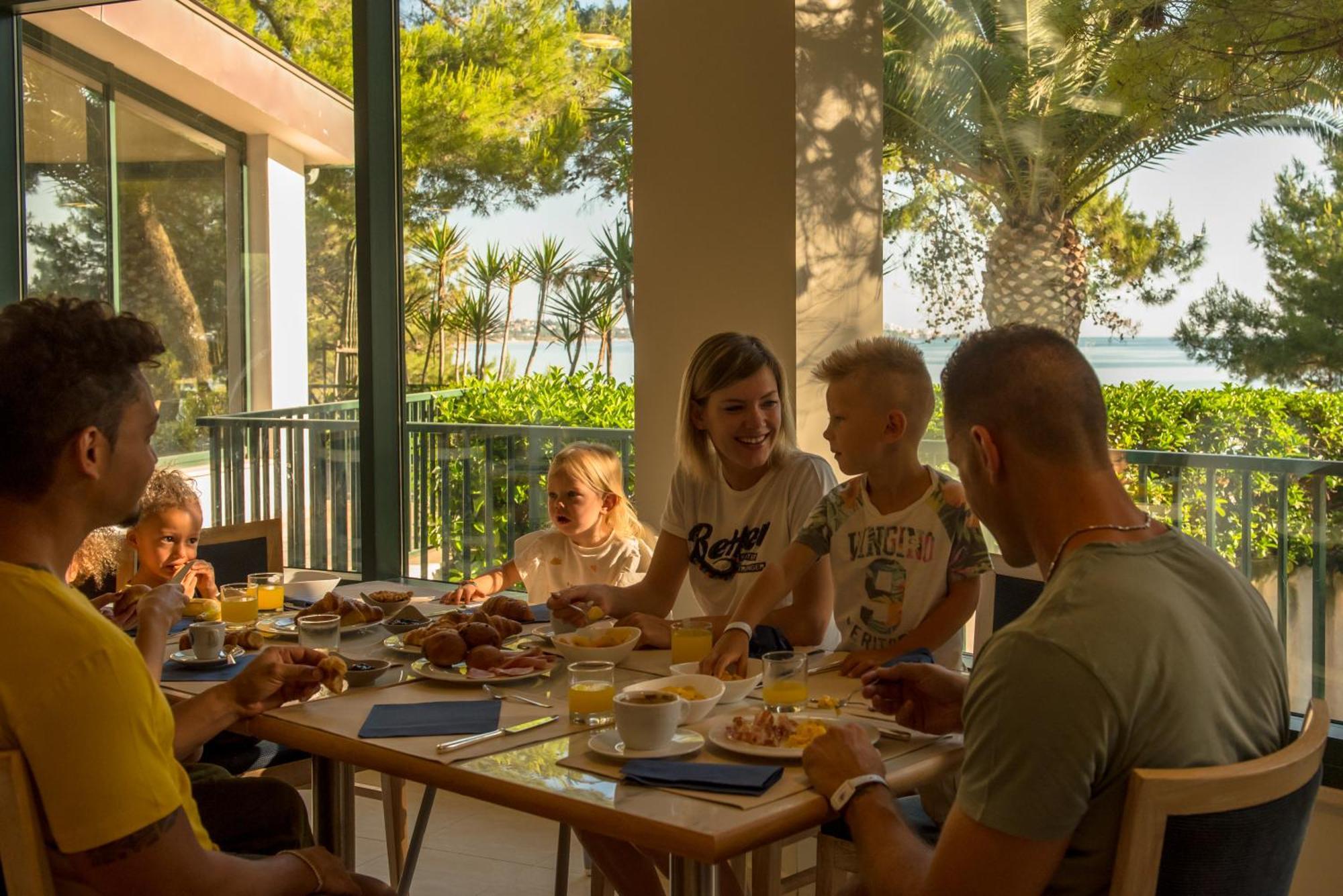 Gattarella Family Resort Puglia- Seaside Rooms And Suites With Premium Half-Board A La Carte 维耶斯泰 外观 照片