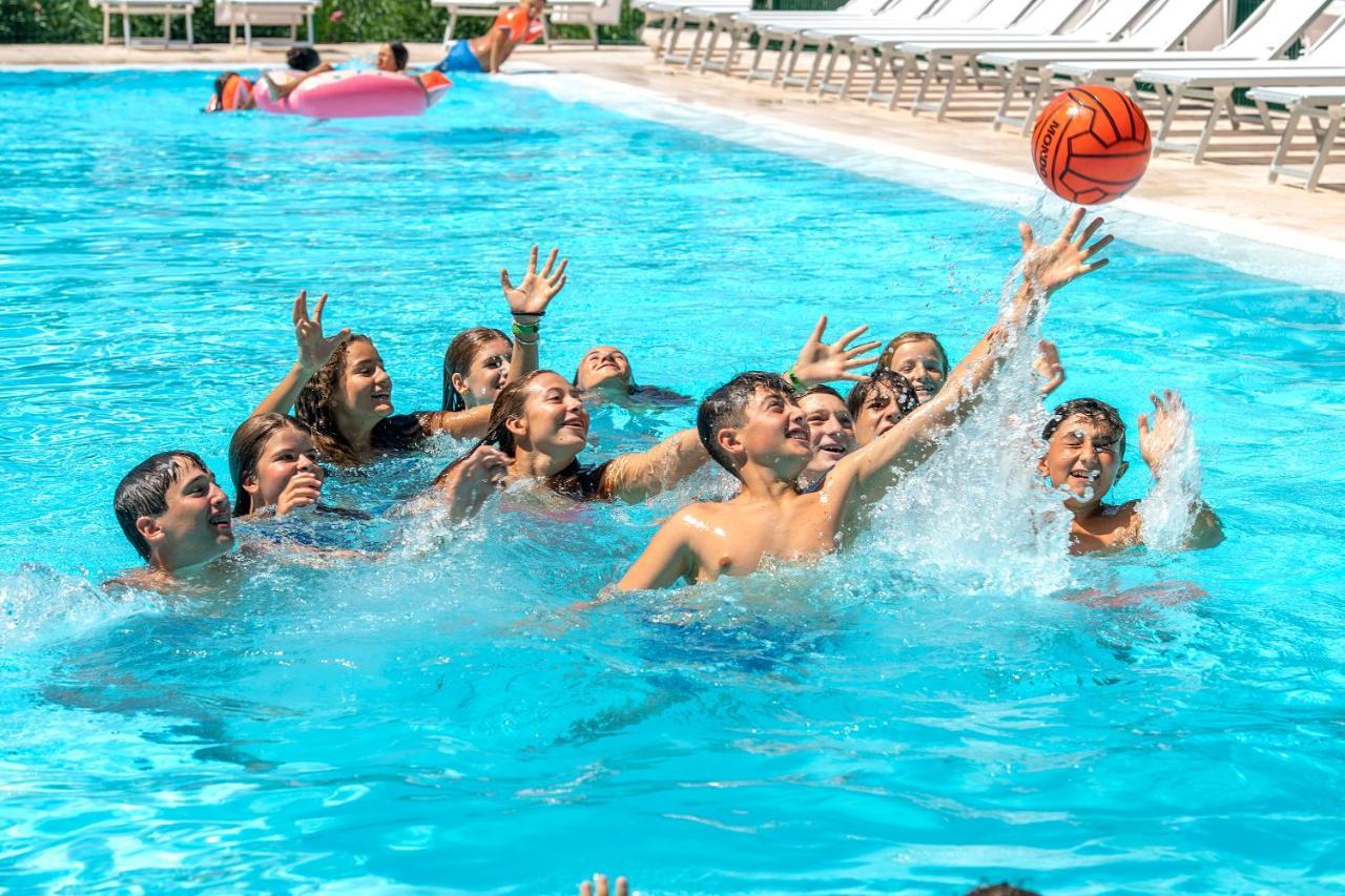 Gattarella Family Resort Puglia- Seaside Rooms And Suites With Premium Half-Board A La Carte 维耶斯泰 外观 照片